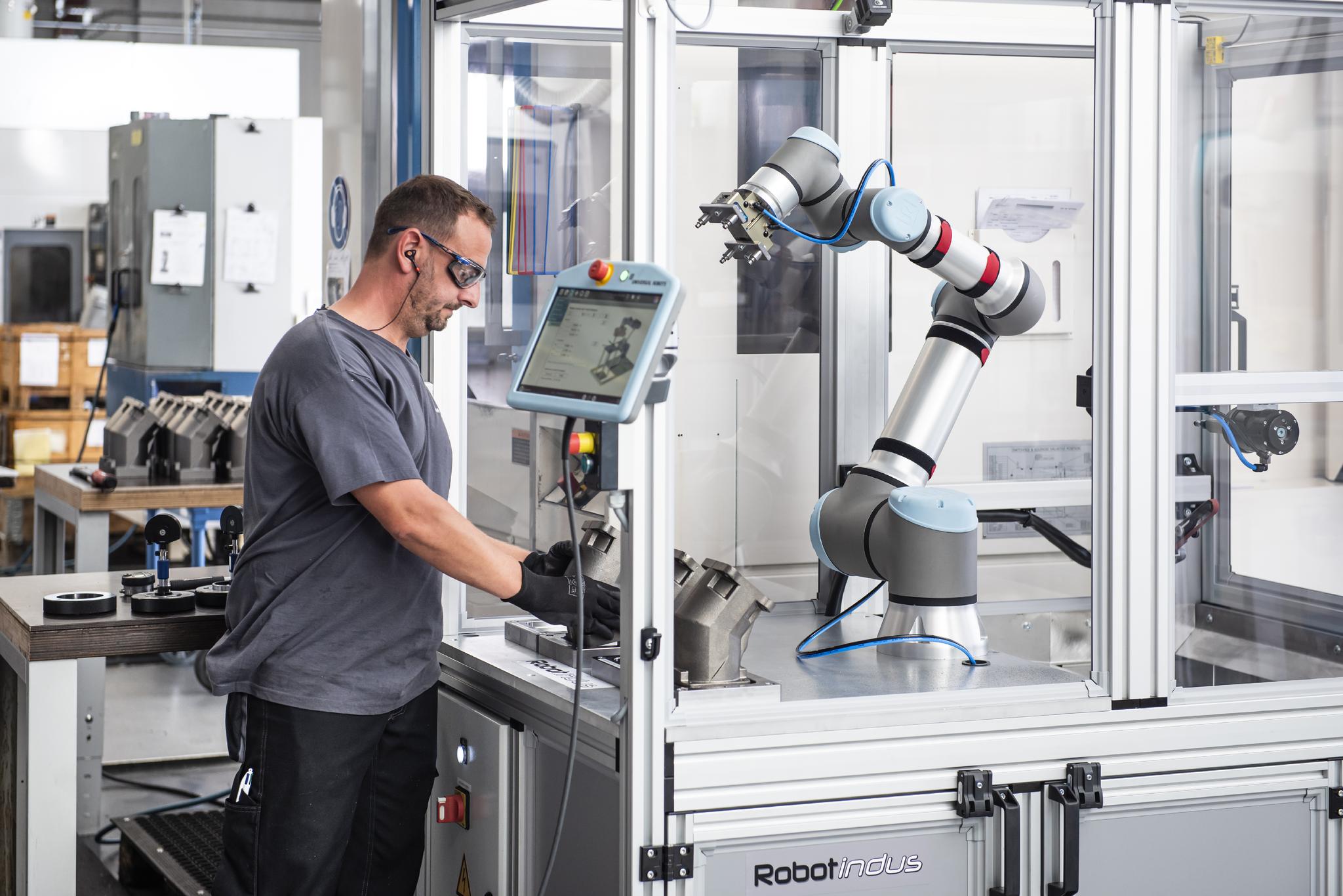 Universal Robots Launches New Heavy Duty Payload Cobot Robotics And Automation Robotics